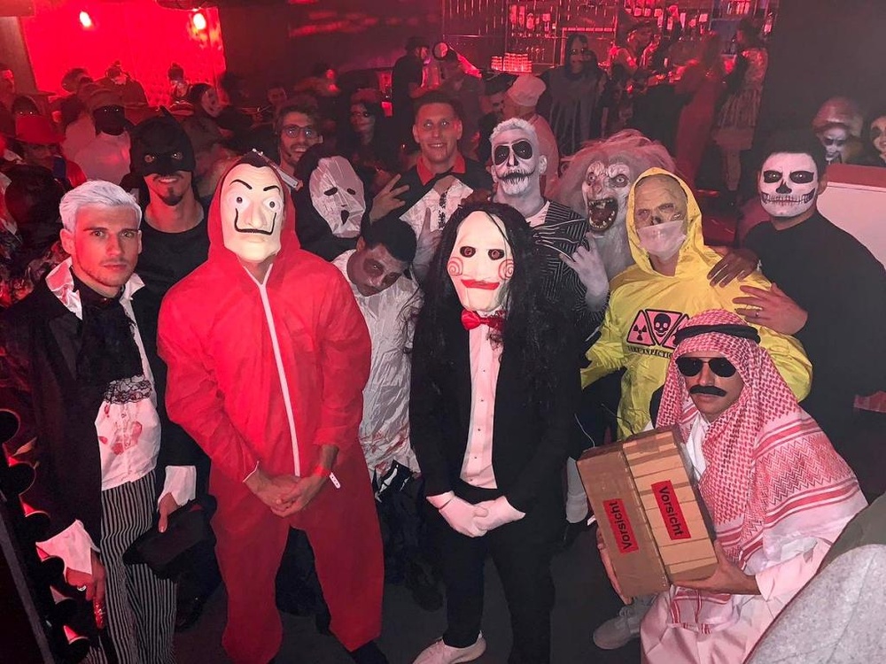 Rafinha s'excuse pour son déguisement polémique Rafinha s'excuse pour son déguisement polémique