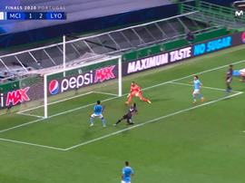 Sterling missed an open goal which would have made it 2-2. Captura/MovistarLigadeCampeones