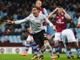 Ramiro Funes Mori celebra el tanto marcado para el Everton, el primero de los tres que marcaría su equipo al Aston Villa. Twitter