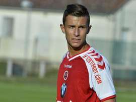 Rémi Oudin, de 19 años, firma así su primer contrato profesional con el Stade de Reims. Twitter