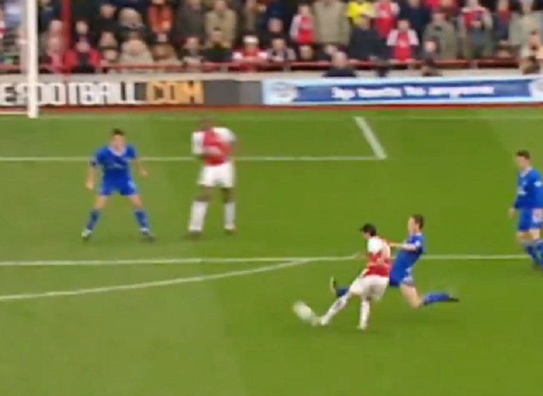 Arsenal Remembered Reyes Brace V Chelsea And It Went Viral Besoccer