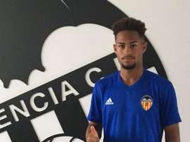 Campos llega cedido con opción de compra. ValenciaCF