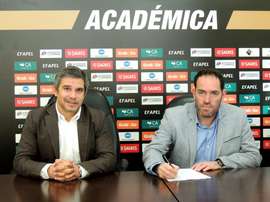 O treinador de 43 assinou até ao final da presente temporada. Twitter/academicaoaf