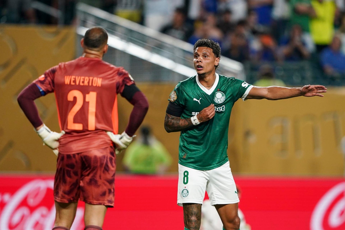 Man Utd prepare £26m bid for Palmeiras midfielder Richard Rios