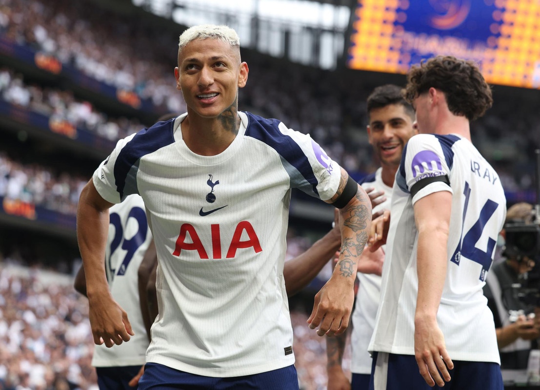 Richarlison recoge el testigo de chilena