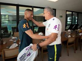 Richarlison é o primeiro a se apresentar na Granja Comary para a Copa América. Twitter @CBF_Futebol
