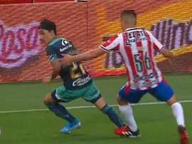 El debut de pesadilla de Torres: roja tras solo 35 minutos. Captura/TUDN