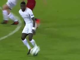 Rüdiger a laissé le ballon passé à la surprise générale. Twitter