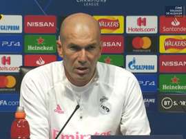 Zinedine analizza il prossimo incontro. RealMadrid