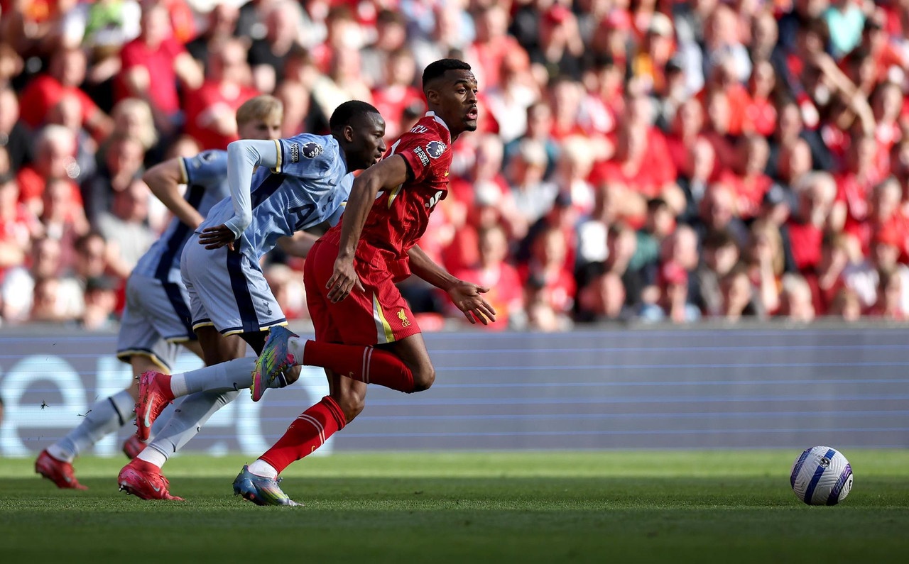 Gravenberch wins Premier League Young Player of the Season 2024/25
