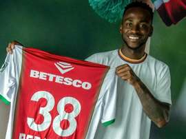 rahino signe à Zulte-Waregem. Twitter/ESSEVEELIVE