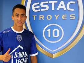 El interior ya luce la camiseta del Troyes. Troyes