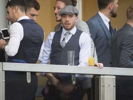 Samir Carruthers decidió orinar en un vaso en un balcón VIP de un hipódromo. Telegraph