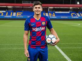 Barcelona oficializou a chegada do zagueiro argentino Santiago Ramos Mingo. Twitter/FCBarcelonaB