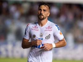 Santos faz proposta e fica perto de assinar renovação de Rafael Longuine. Twitter @santistas_sfc