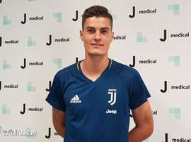 O checo com a camisa que, afinal, não vai vestir em 2017/18. Juventus