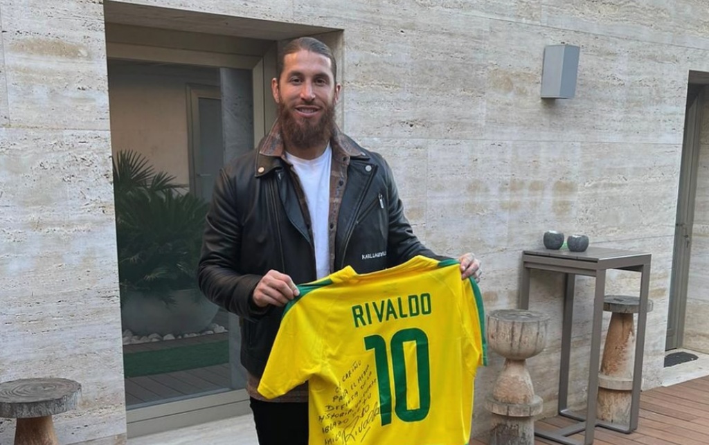 Rivaldo Gives Sergio Ramos A Brazil Kit