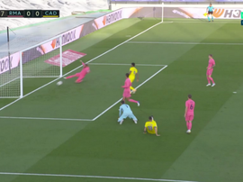 Sergio Ramos made an excellent off line clearence. Screenshot/MovistarLaLiga