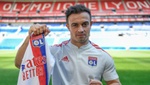 Shaqiri posó con los colores del Lyon