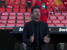 Simeone si emoziona durante il minuto di silenzio. Movistar/LaLiga