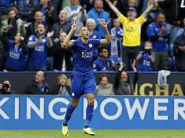 Slimani celebra uno de los goles ante el Burnley. AFP
