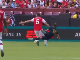 Sokratis vio la segunda roja del Madrid-Arsenal en la primera parte. Captura/ESPN