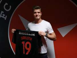 Sorloth ya posa con la elástica del conjunto danés. Midtjylland