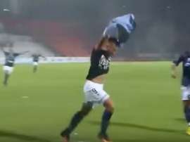 Expulsaron a Sosa por quitarse la camiseta. Youtube