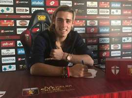 Spinelli ya es jugador del Genoa. Twitter/catigreoficial
