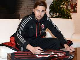 Simic évoluerait en prêt à Frosinone jusqu'en juin. AC Milan