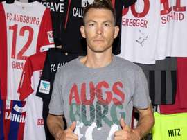 Stephan Lichtsteiner rejoint Augsbourg. Twitter/FCA_World