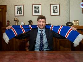 Rangers renova com Gerrard até 2024. Twitter/RangersFC
