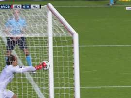 Svilar realizó una pifia ante el Manchester United. Twitter/beINSports