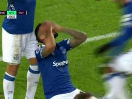 Walcott abrió el marcador en el Everton-Tottenham. Captura/#Vamos