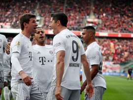 Bayern atropela o Colônia e assume o topo da Bundesliga. Twitter/FCBayernES