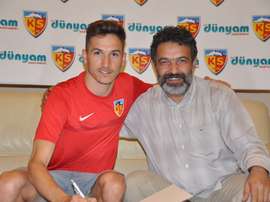 Lateral luso vai jogar na Turquia. Twitter/Kayserispor