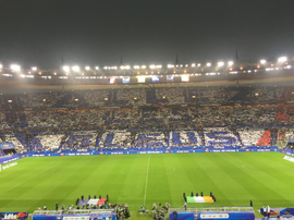 Un tifo qui recouvre un demi-stade. Capture