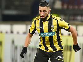 Tighadouini hizo el primer gol del partido. Vitesse