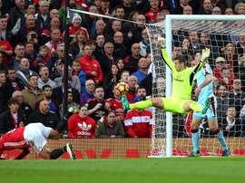 Tom Heaton a sauvé son équipe contre Manchester United. ManUtd