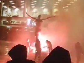 Torcedores suecos queimam estátua de Ibrahimovic. Instagram/blatteultras04