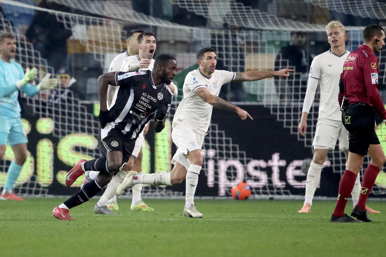 La Lazio, indignada por el arbitraje en Údine