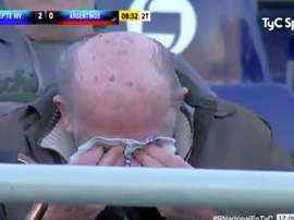 Un aficionado de Rivadavia, llorando tras marcar un gol su equipo. Twitter