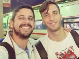 Un fan uruguayen a pu faire un selfie avec Bentacur. Twitter/DiarioOle