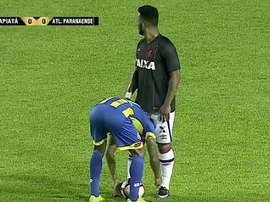 Curiosa acción en la Copa Libertadores. FoxSports