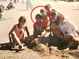 La foto di Messi e Antonella nel 1998 diventa virale. Goal
