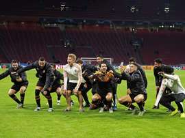 O Valencia conseguiu a classificação após ganhar do Ajax em Amsterdã. EFE/EPA/OLAF KRAAK