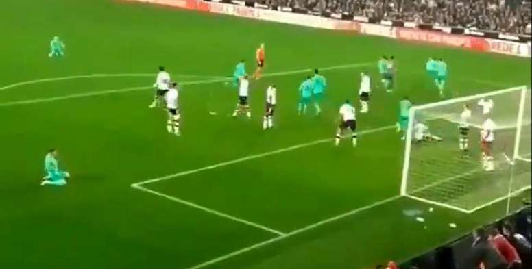 La Efusiva Celebracion De Valverde En El Gol De Benzema Besoccer