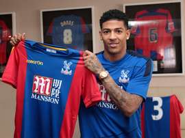 Van Aanholt ya ha posado con la camiseta de su nuevo equipo. CrystalPalaceFC