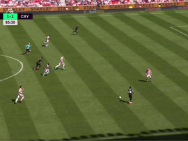 Zaha found van Aanholt. Screenshot