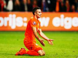 Dutch recall Van Persie, Babel. Twitter